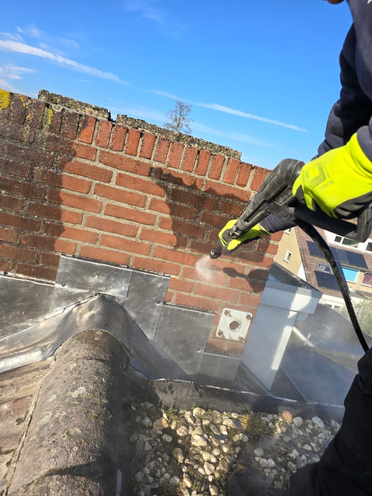 Foto van schoorsteen renovatie