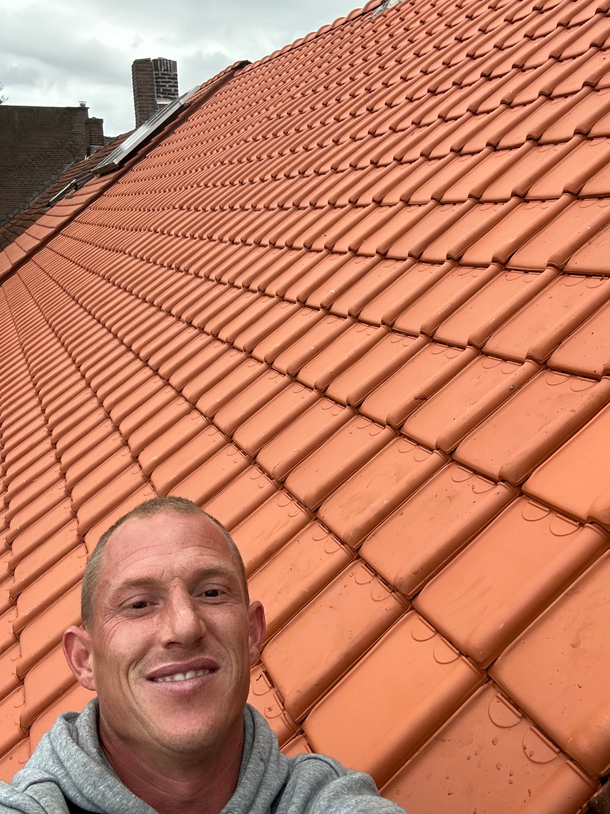 Selfie bij een dak
